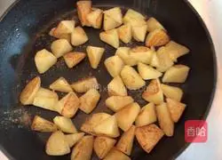Illustration of how to make pan-fried cumin potatoes 4