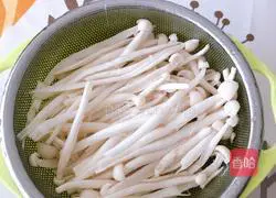 Seafood Mushroom Braised Chicken Practice illustration 5