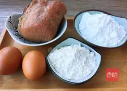 Illustration of how to steam crispy pork with chicken juice 1