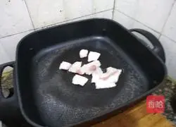 Illustration of how to cook pork with dried plums and vegetables 2