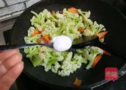 Illustration of how to make stir-fried cauliflower with meat 7