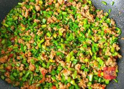 Illustration of how to stir-fry minced meat with chives and moss 18