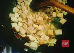 Illustration of how to make zucchini, smoked tofu and dried meat slices 6