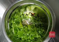 Green peppers and eggs Illustration of how to do it 2