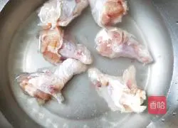 Illustration of how to make mushroom stewed chicken bladder root 1