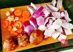 Illustration of how to make fried squid with onions and mushrooms 5