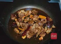 Illustration of how to make braised beef brisket with radish 5