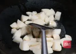 Illustration of how to make fried potatoes with bacon 3