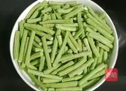 Illustration of how to make beef and beans bento 3