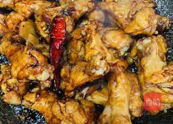 Illustration of how to make spicy braised chicken wing roots 7