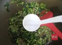 Illustration of how to make scrambled eggs with red leaf vegetables 7