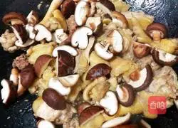 Illustration of how to make mushroom and chicken soup 9