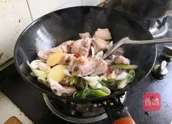 Illustration of how to cook potato stewed ribs 5