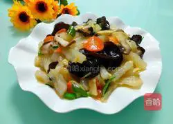 Illustration of how to make stir-fried tendons with black fungus 12