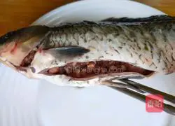 Cross carp stuffed with meat Illustration of the final method 5