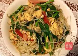 The flowers are red and the willows are green~Illustration of how to make scrambled eggs with chives and bean sprouts 5