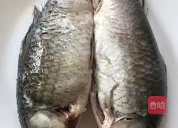 Illustration of how to make crucian carp stewed with tofu and vermicelli 1