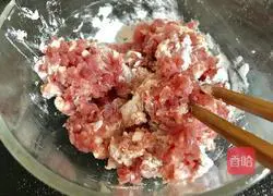 Illustration of how to make minced meat and fresh tea tree mushrooms 4