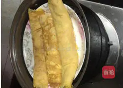 Illustration of how to make egg roll meat 10