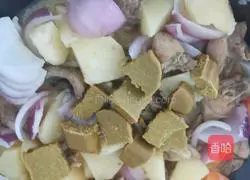 Illustration of how to make curry potato chicken nuggets 8