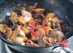 Illustration of how to make braised chicken with mushrooms and potatoes 21