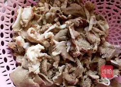 Illustration of how to stir-fry pork tongue 4