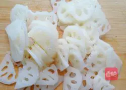 Illustration of how to make fried lotus root and meat 2