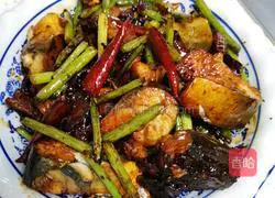 Illustration of the classic home-cooked mackerel with garlic sauce 13