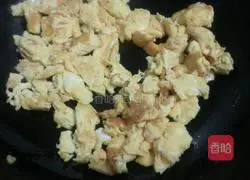 Illustration of how to make scrambled eggs with tomatoes 4