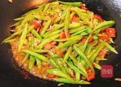 Illustration of how to make minced pork and green beans and shredded green beans 10