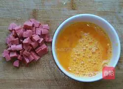 Illustration of how to make fried eggs with green pepper and ham 4