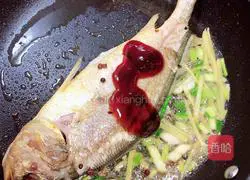 Illustration of how to cook yellow croaker with homemade sauce 9