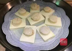 Illustration of how to make steamed tofu with scallops in drum sauce 11