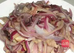 Illustration of how to stir-fry meat with onions 6