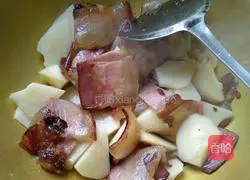 Illustration of how to make bacon braised rice in a lazy rice cooker 10