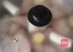 Illustration of how to make love pig's trotter soup 2