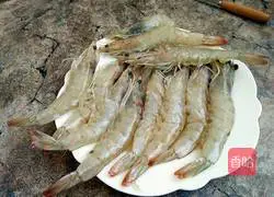 Spicy Qinxiang dry pot Illustration of how to make shrimp 1