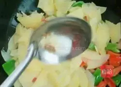 Illustration of how to stir-fry potato slices 6
