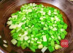 How to make scrambled eggs with celery Illustration 4