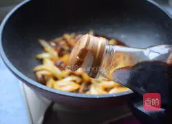 Stir-fried eight claws with onions Illustration of how to cook fish 7