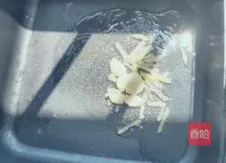 Illustration of how to make fried beef with celery 3