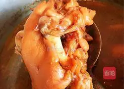 Illustration of stewed pig trotters 3