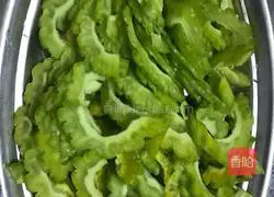 Bitter Melon Scrambled Egg Recipe Illustration 2