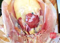 Illustration of how to make mushroom and chicken soup 4