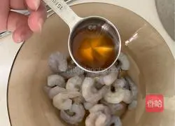 Illustration of how to make three-color shrimp 2