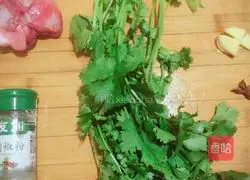 Illustration of how to make stir-fried shredded pork with coriander 1