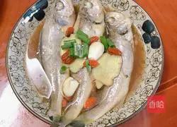 Illustration of how to make steamed small yellow croaker 8