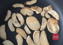 apricot Illustration of how to make stir-fried pork with oyster mushrooms 5
