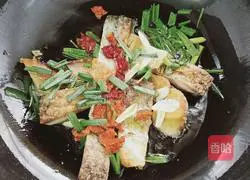 Illustration of how to make pan-fried grass carp cubes 9