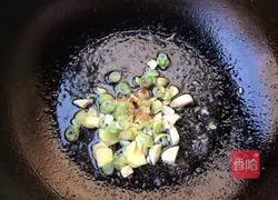 Illustration of how to make oily meat and potato slices 9